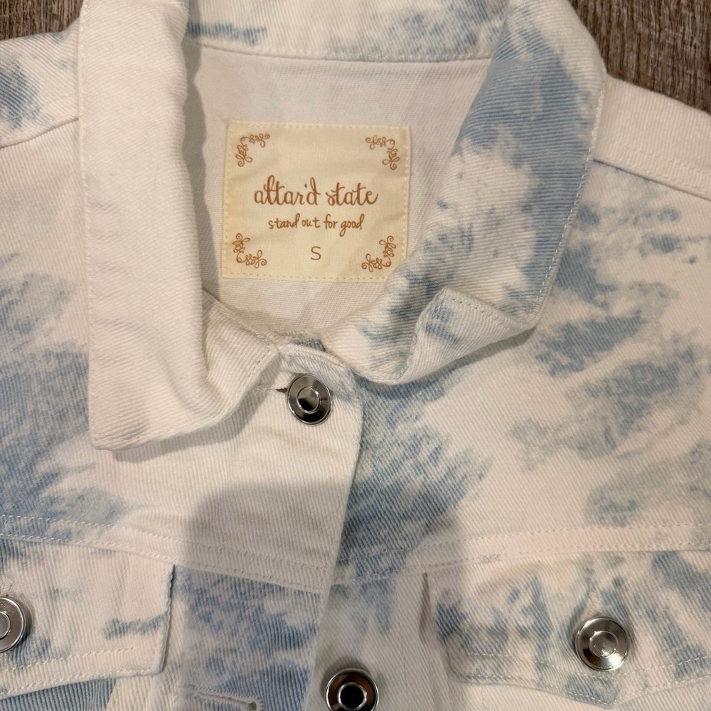 Altar'd State White & Light Blue Tie-Dye Denim Jacket - Picture 4 of 5